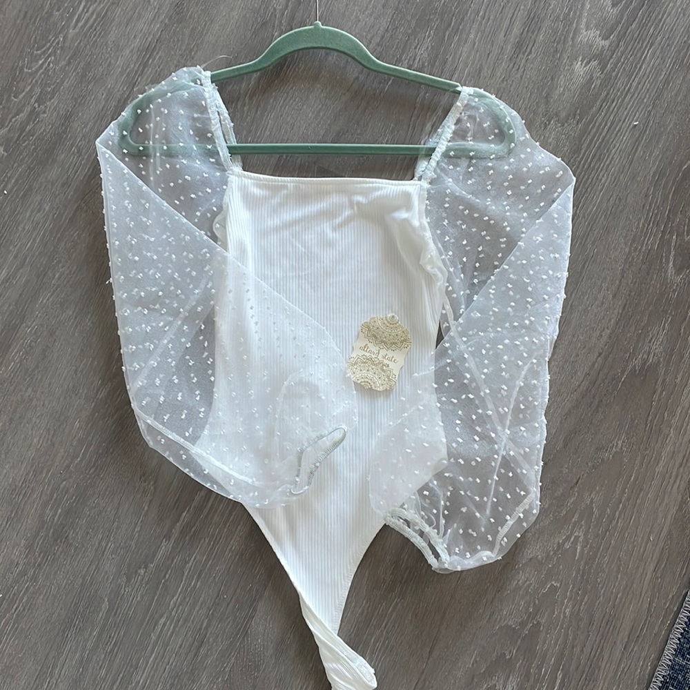 NWT White puff sleeve bodysuit